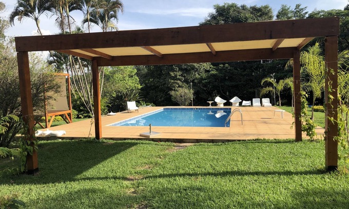 Itu House | Haras: Family-Friendly Retreat with Farm Animals & Pool