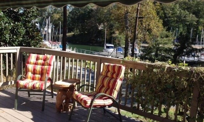 Calvert Beach-Long Beach Cottage | Pet-Friendly Harbor Cottage by Chesapeake Bay - Guest Rated 9.8