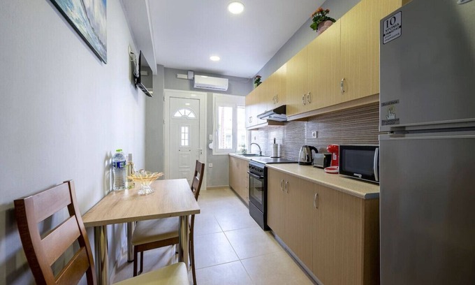 Kos Apartment | Harbor Harmony Hideout: Oceanfront Retreat 1 Min to Beach