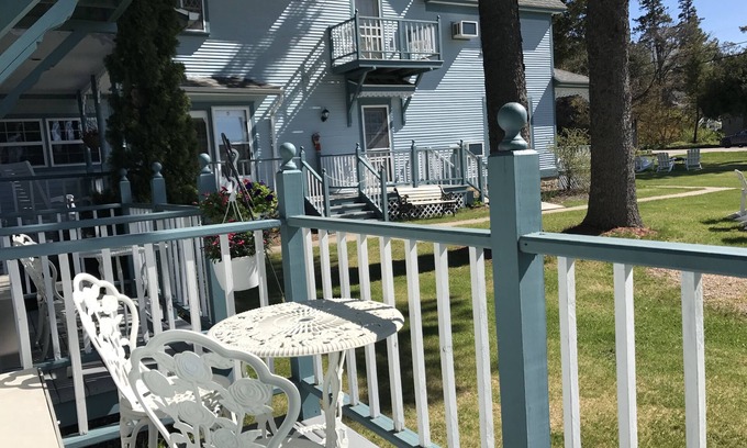 Gills Rock Hotel | Discover Harbor Light Inn: Top-Rated Family Getaway