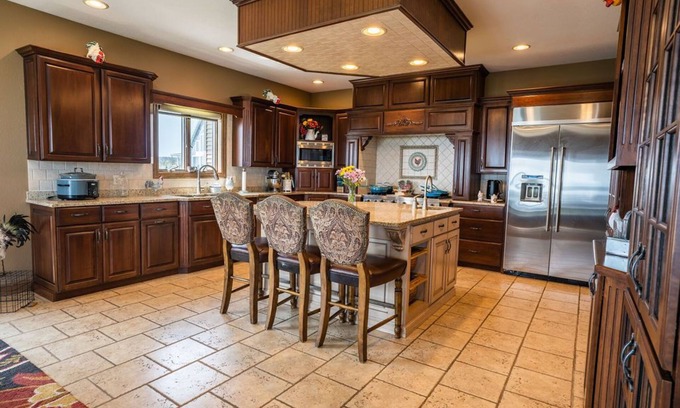 Gladstone House | Family-Friendly Harbor Point Retreat with Lakefront Access
