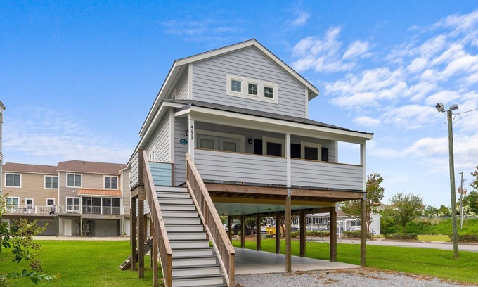 Oriental House | Pet-Friendly Harbor Retreat with Breakfast in the Village