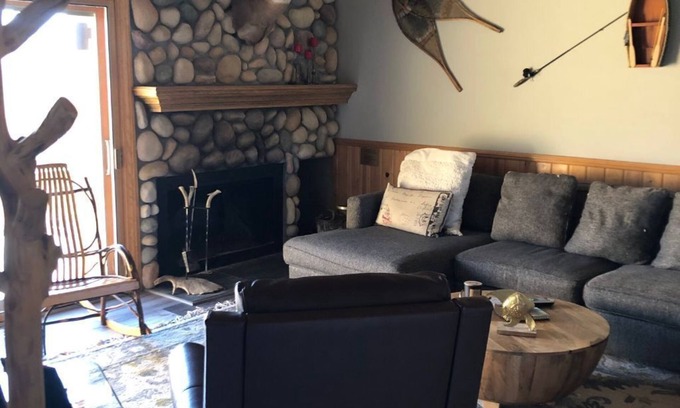 Harbor Springs Condo | Immaculate Harbor Springs Condo with Pool & Spa Amenities