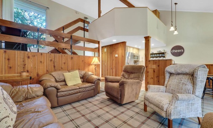 Harbor Springs House | Family-Friendly Harbor Springs Retreat for Memorable Getaways