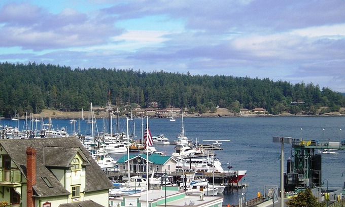 Friday Harbor Condo | Downtown Harbor View Condo - Family-Friendly Retreat