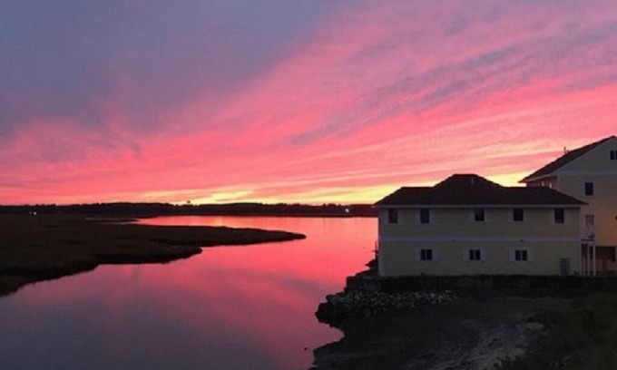 Seabrook Apartment | Scenic Waterfront 1 Bedroom with Ocean Views & Spa