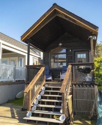 Fort Bragg House | Guest Rated: 10/10 at Harbor Watch Hotel