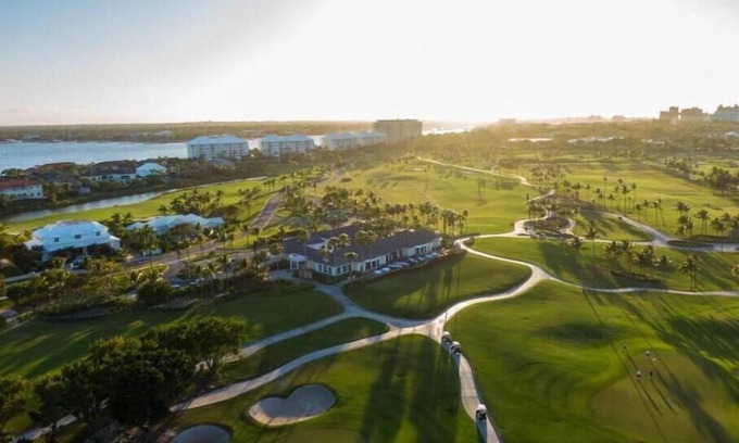 Paradise Island Hotel | Family-Friendly Escape at Harborside Atlantis Resort