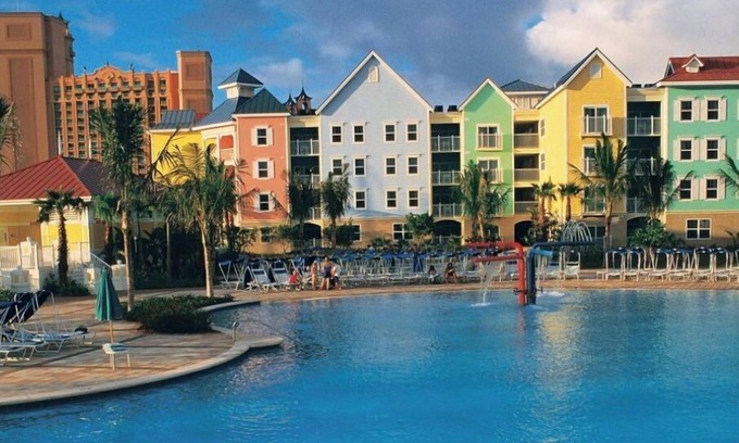 Paradise Island Villa | Premier Harborside Resort: Family-Friendly Villas Await!