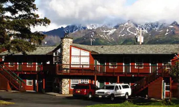 Seward Hotel | Harborview Inn: Family-Friendly Stay with Breakfast Included