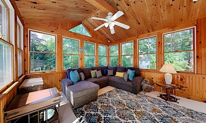 West Harwich House | Harborview Villa: Family and Pet Friendly Retreat