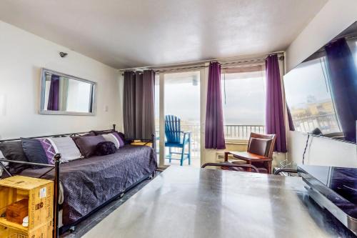 Lenox Park Apartment | Beachfront Retreat at Harbour Beach Resort Unit 516