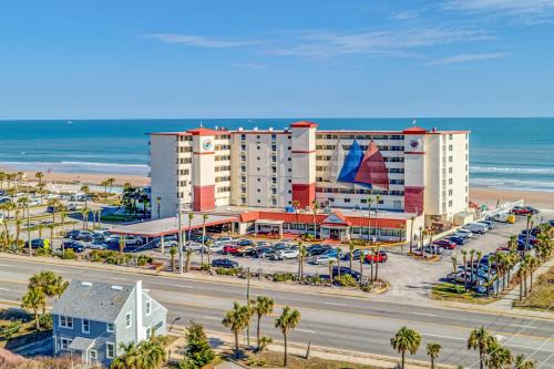 Lenox Park Apartment | Inviting Harbour Beach Resort: Oceanfront with Pool Access