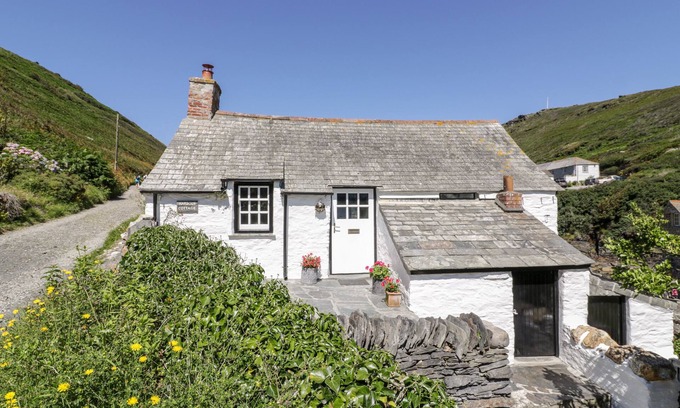 Boscastle Cottage | Harbour Cottage: Pet-Friendly Oceanfront Getaway in Boscastle