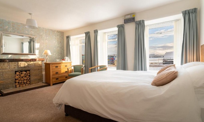 Tobermory House | Cozy Harbour Guest House - Family-Friendly Retreat Awaits