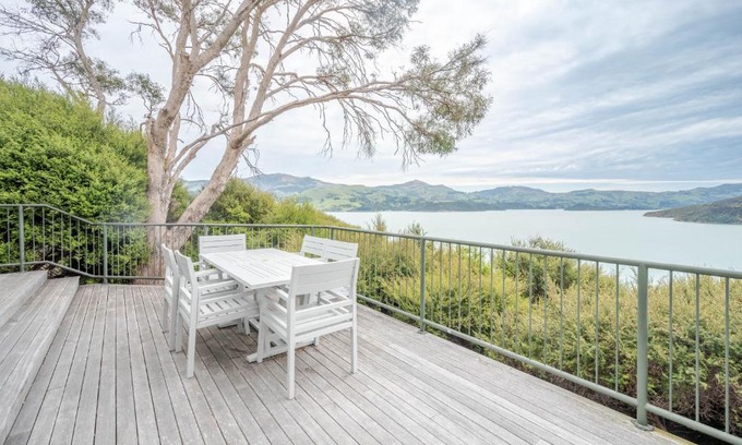 Akaroa House | Pet-Friendly Harbour Haven - Ideal Akaroa Holiday Retreat