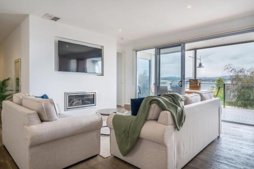 Safety Beach House | Harbour Haven - Family Retreat Steps from Martha Cove