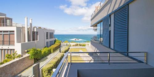 Hermanus City-Centre Apartment | Oceanfront Escape at Harbour House Hotel - Le Paradis