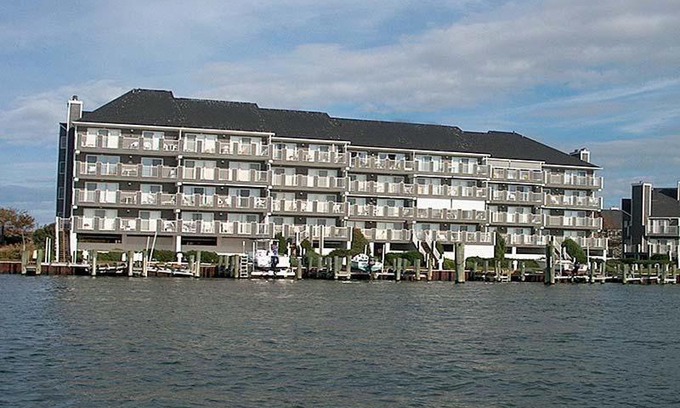 Ocean City Apartment | Beautiful Harbour Island Condo with Pool & Perfect Score
