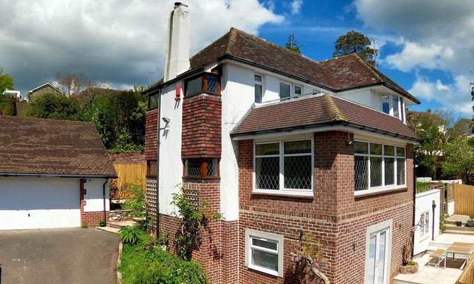 Torquay Cottage | Family-Friendly Harbour Lights with Oceanfront Views