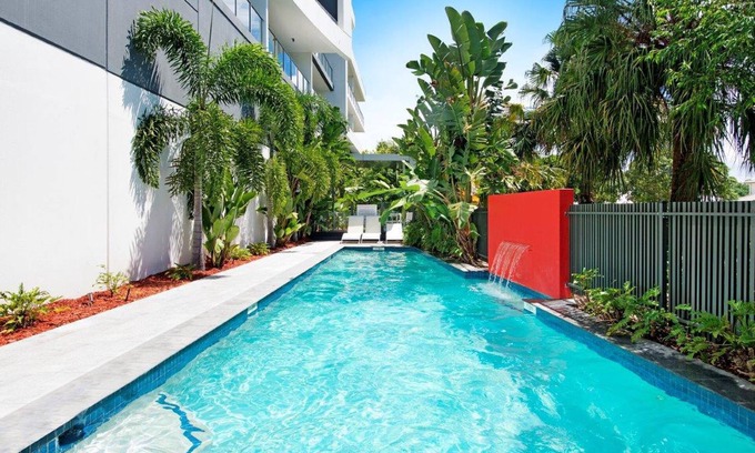 Biggera Waters Apartment | Top-Rated Harbour Quays Apartments with Pool & Kitchen