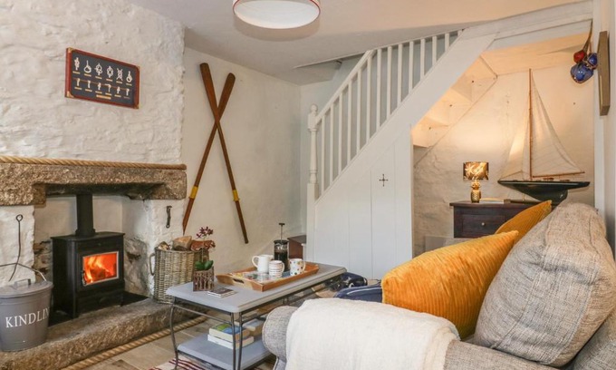 Mevagissey House | Harbour Retreat: Pet-Friendly Haven with 9.3/10 Rating