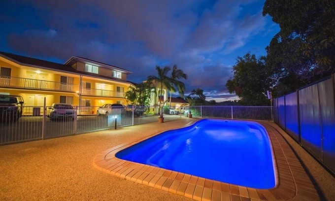 Gladstone Hotel | Harbour Sails Motor Inn: Family-Friendly Stay with Pool