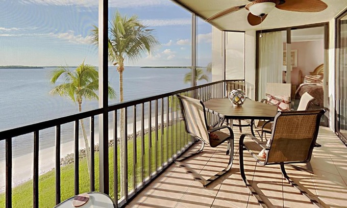 Punta Rassa House | Oceanfront Family Retreat at Harbour Tower 314