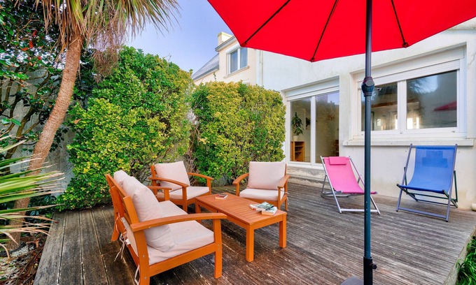 Plobannalec-Lesconil House | Beautiful Harbour View House for 10 with Garden & Oceanfront