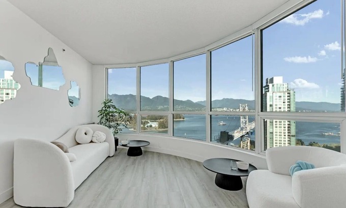 Coal Harbour Apartment | Harbour-view Apartment in Downtown