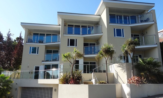 Poole House | Harbour View Townhouse with Breathtaking Ocean Views
