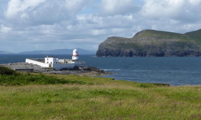 Valentia Island House | Experience Harbour View Cottage: Pet-Friendly Oceanfront Retreat