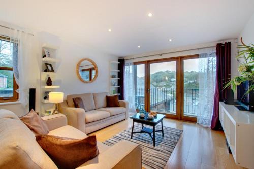 West Looe Apartment | Idyllic Harbour View Looe - Family-Friendly Getaway