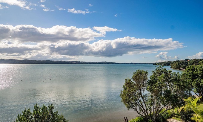 Auckland House | Child-Friendly Harbour View - Top-Rated Westmere Apartment