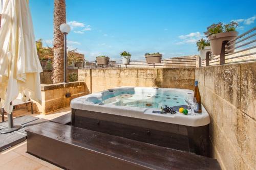 Ghajnsielem House | Experience Harbour Views at Gozitan Villa with Pool