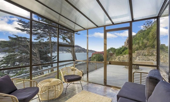 Dunedin House | Exceptional Harbour Views with Family-Friendly Amenities