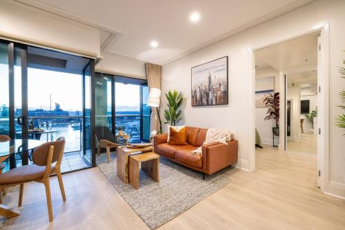 Auckland Central Business District Apartment | Harbourfront Elegance with Carpark