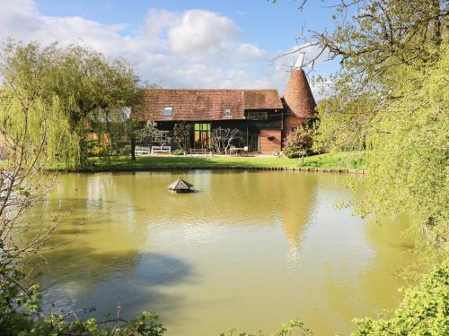 St Michaels House | Discover Harbourne Oast: Family-Friendly 4-Star Retreat