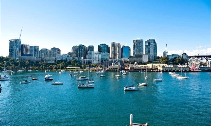 McMahons Point Apartment | Harbourside 15 in Mcmahons Point