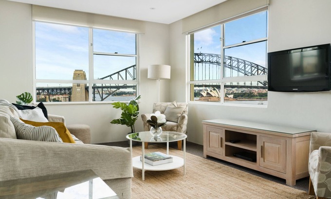 McMahons Point Apartment | Unforgettable Stays at Harbourside 76: Rated 10/10