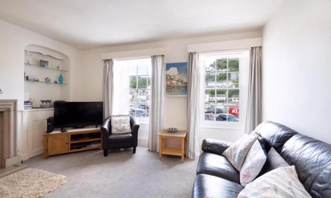 Looe Apartment | Harbourside Apartment: Central Looe Getaway Awaits You