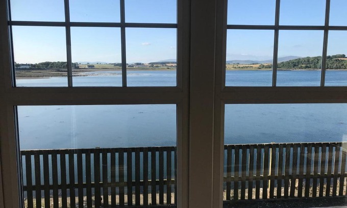 Garlieston Apartment | Harbourside: 4-Star Excellence with Family & Pet-Friendly Amenities