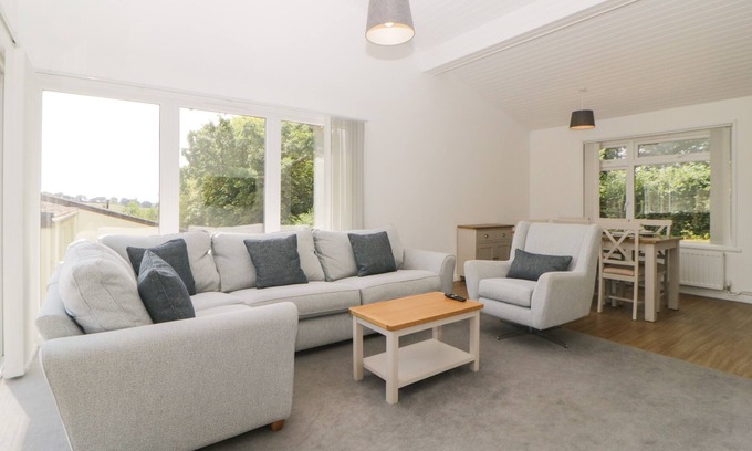 Heligan Cottage | Family-Friendly Harcombe House Bungalow 8 with Pool