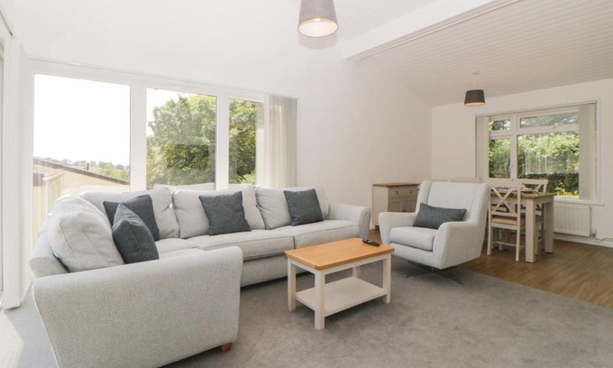 Heligan House | Harcombe House Bungalow 8: Family-Friendly Retreat with Pool