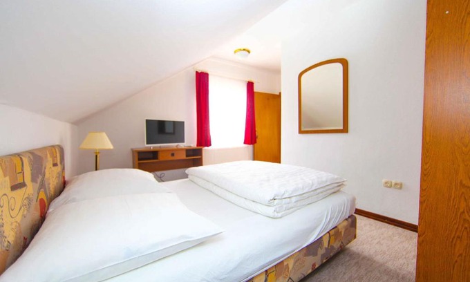 Canton 10 House | Inviting Hard Rock Rooms for Two with Breakfast Included
