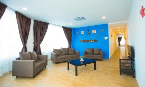 Mersing House | Experience Hard Rock VIP Guest House - 4-Star Family Escape