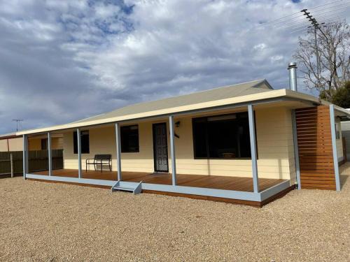 Minlacowie House | Hardwicke Hideaway: Pet and Child-Friendly Retreat