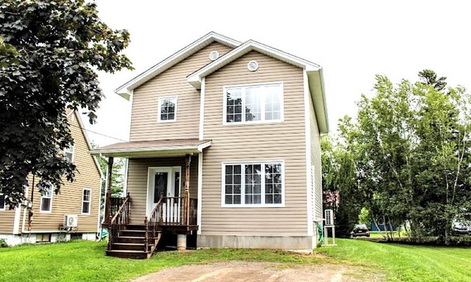 Pointe-du-Chene House | Family-Friendly Hardys Beach House with Pet Amenities