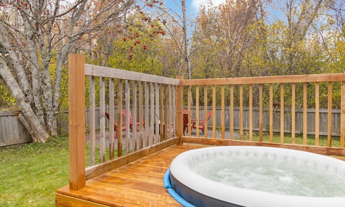 Pointe-du-Chene Cottage | Inviting Hardy’s Parlee Beach Suite with Spa and Hot Tub