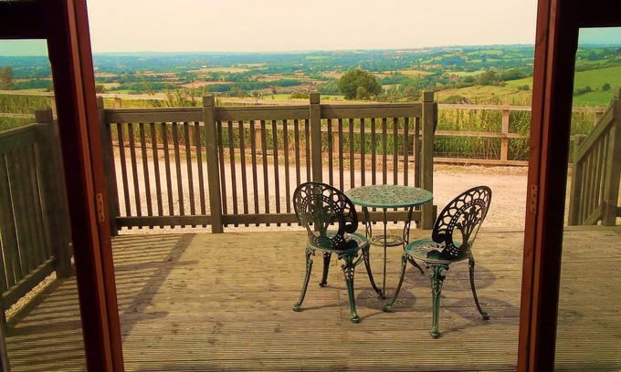 Kelston Cottage | Scenic Hare Cottage: Breathtaking Views Near Bath